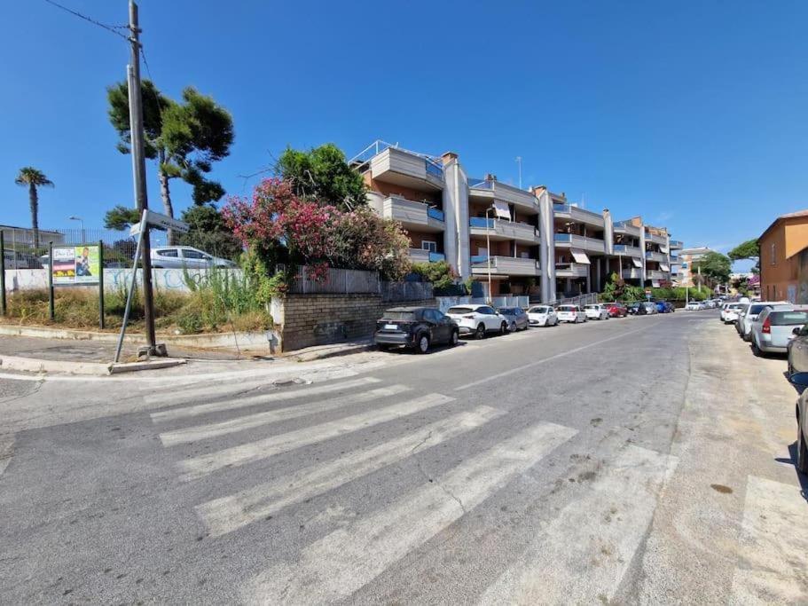 Terrazza A Nettuno E Chiesa Giubilare Santa Maria Goretti Екстериор снимка