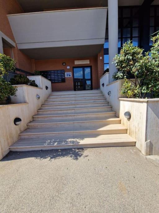 Terrazza A Nettuno E Chiesa Giubilare Santa Maria Goretti Екстериор снимка